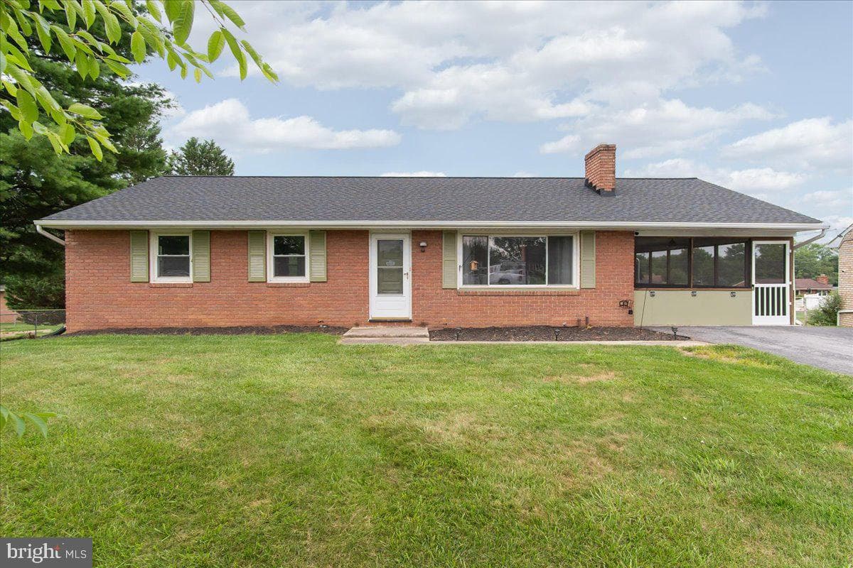 10602 Oaktree Circle, Williamsport