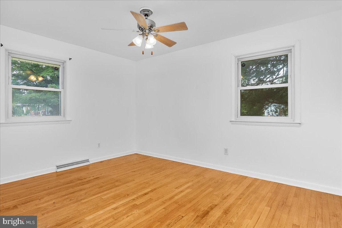 10602 Oaktree Circle photo 17