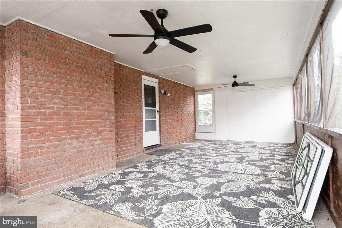 10602 Oaktree Circle photo 26