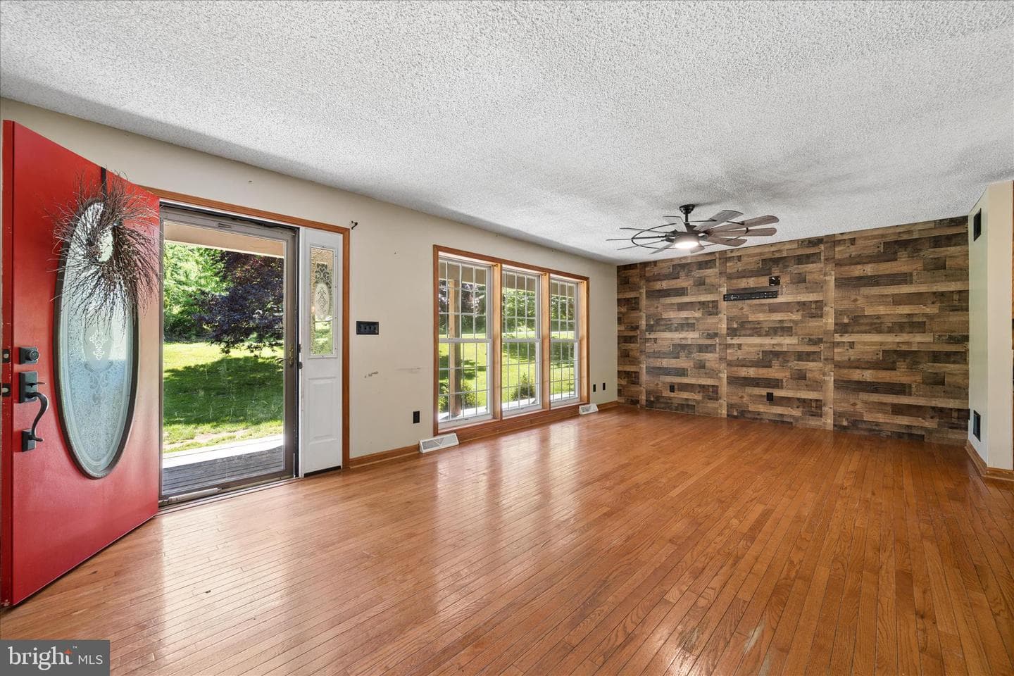8354 Mountain Laurel Road photo 4