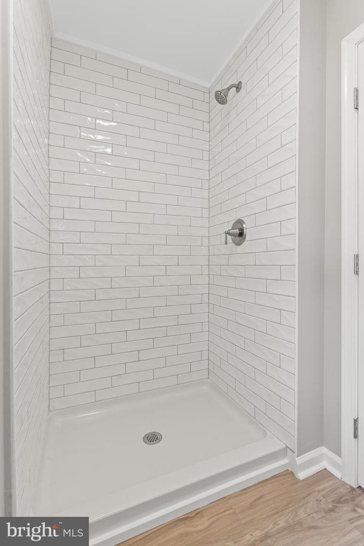 527 W Wilson Boulevard photo 16