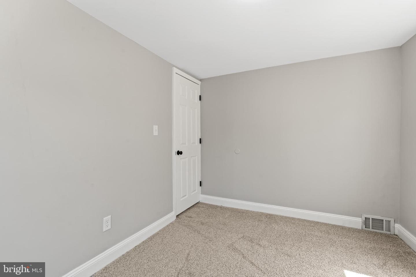 527 W Wilson Boulevard photo 23