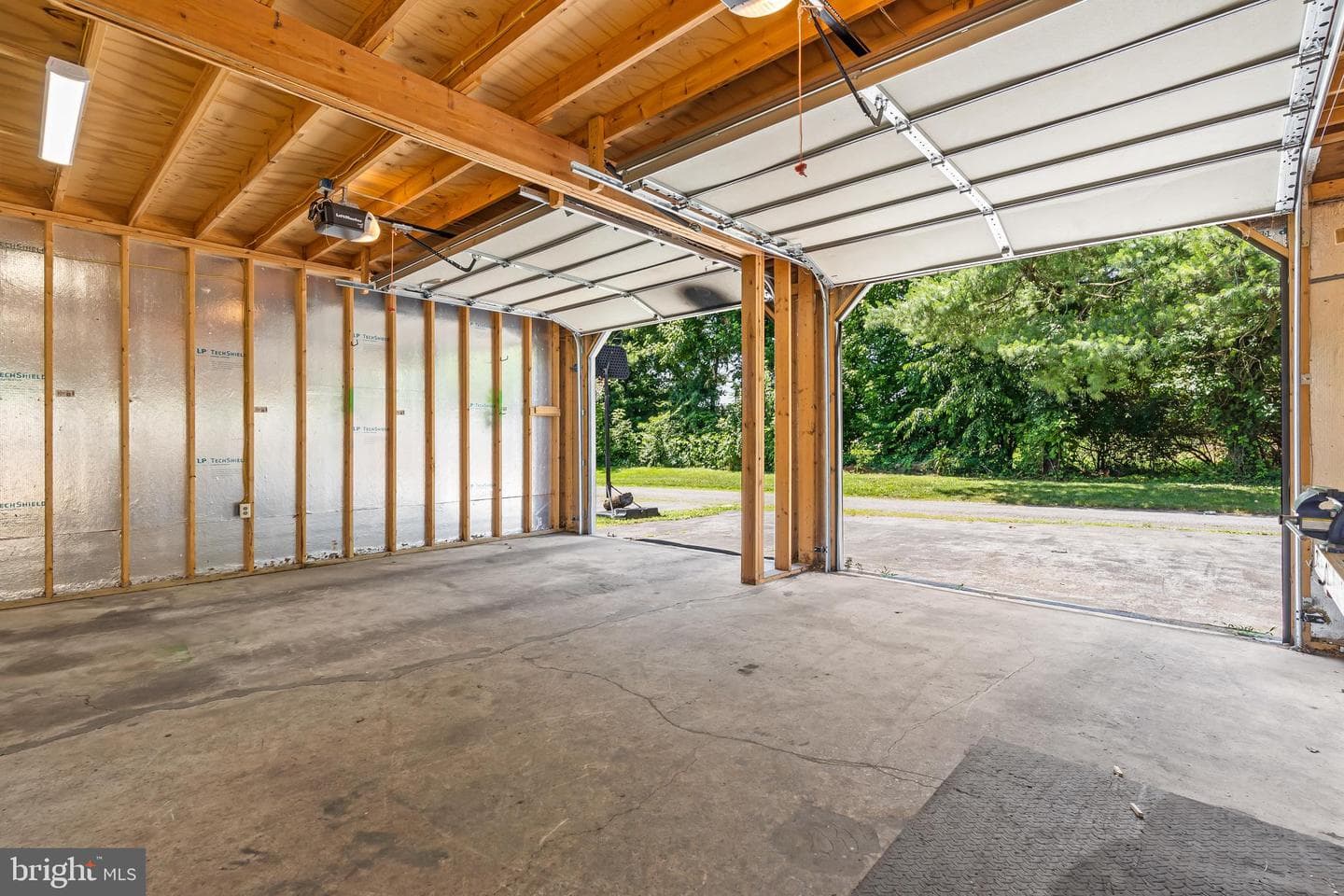 527 W Wilson Boulevard photo 33