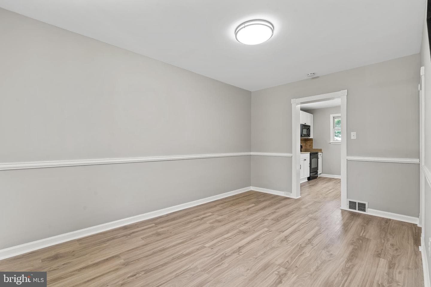 527 W Wilson Boulevard photo 8