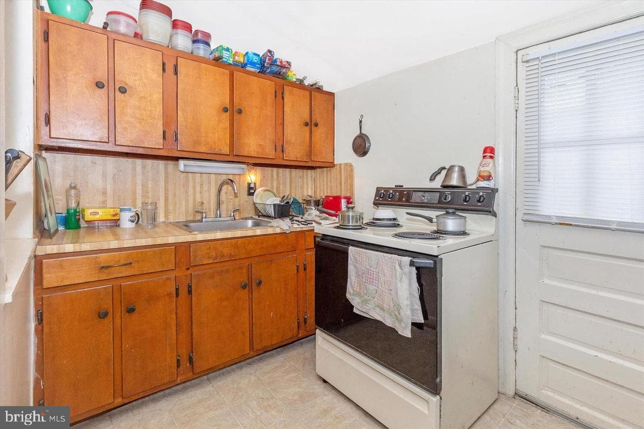 838 Georgia Avenue photo 4