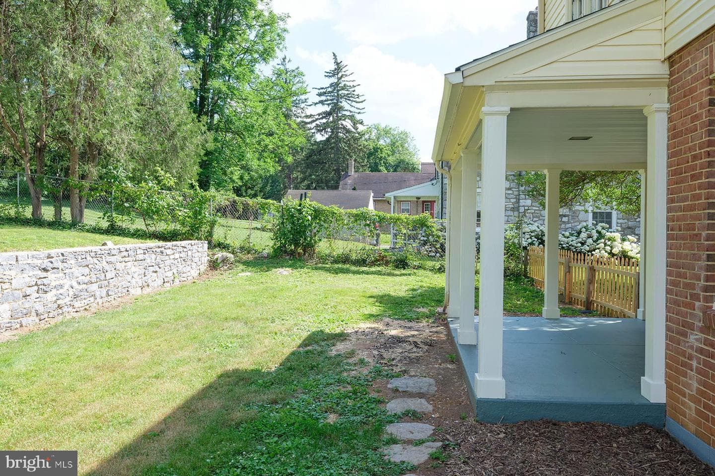 1046 The Terrace photo 3