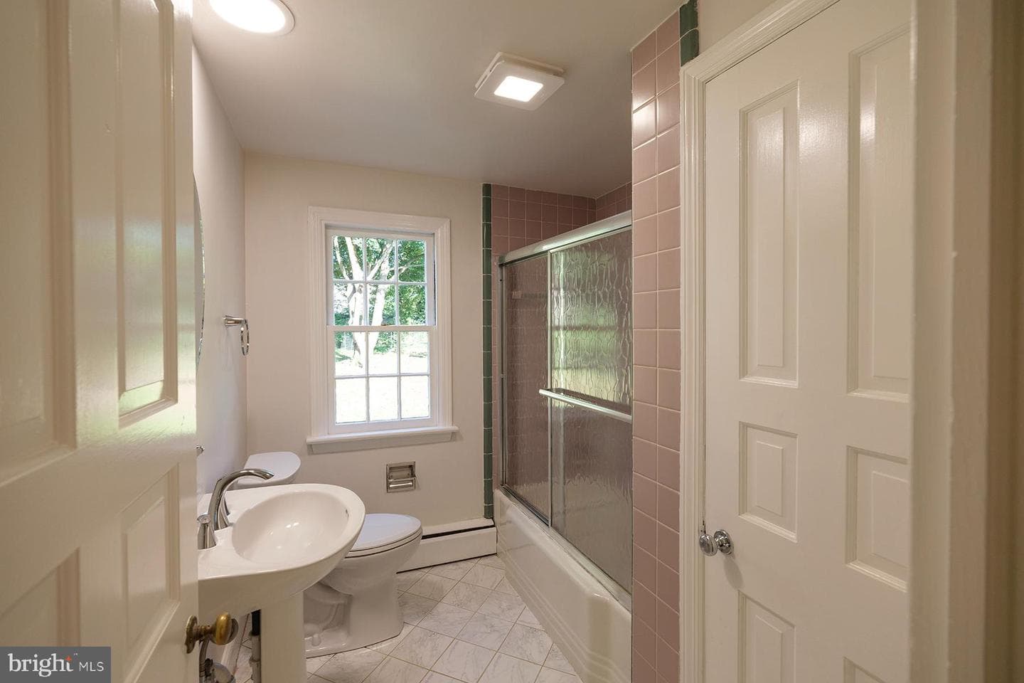1046 The Terrace photo 33