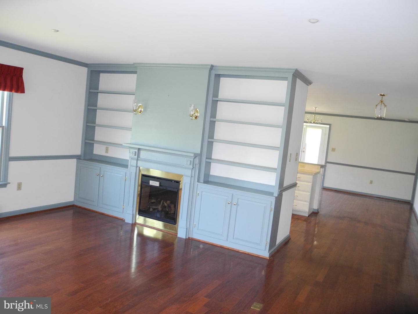 121 Southern Oak Dr photo 3