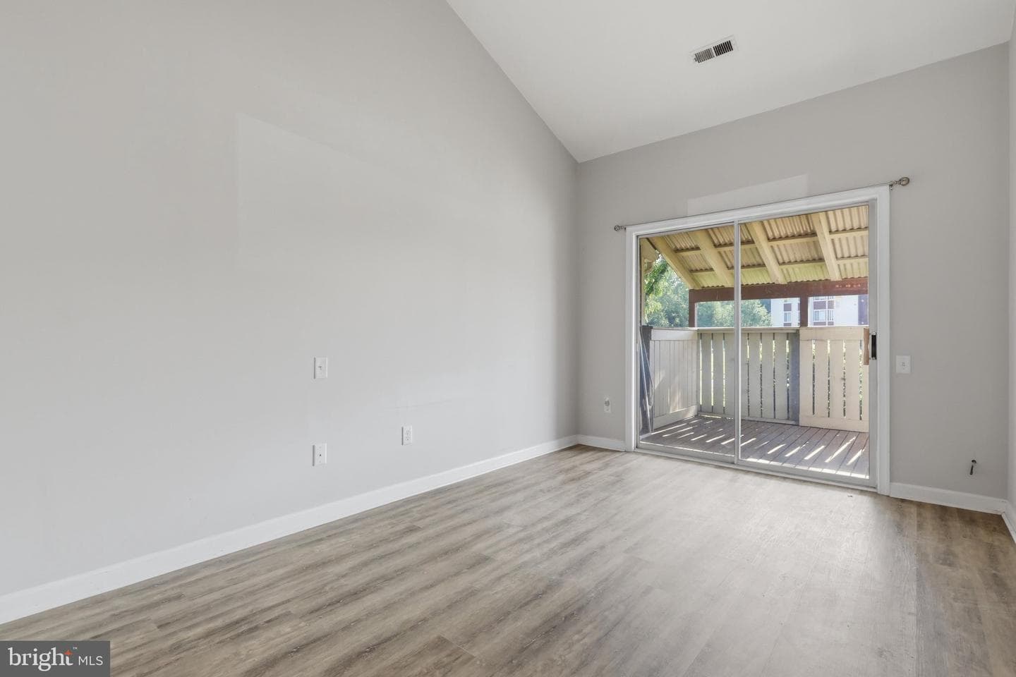 1508 Kensington Drive photo 14