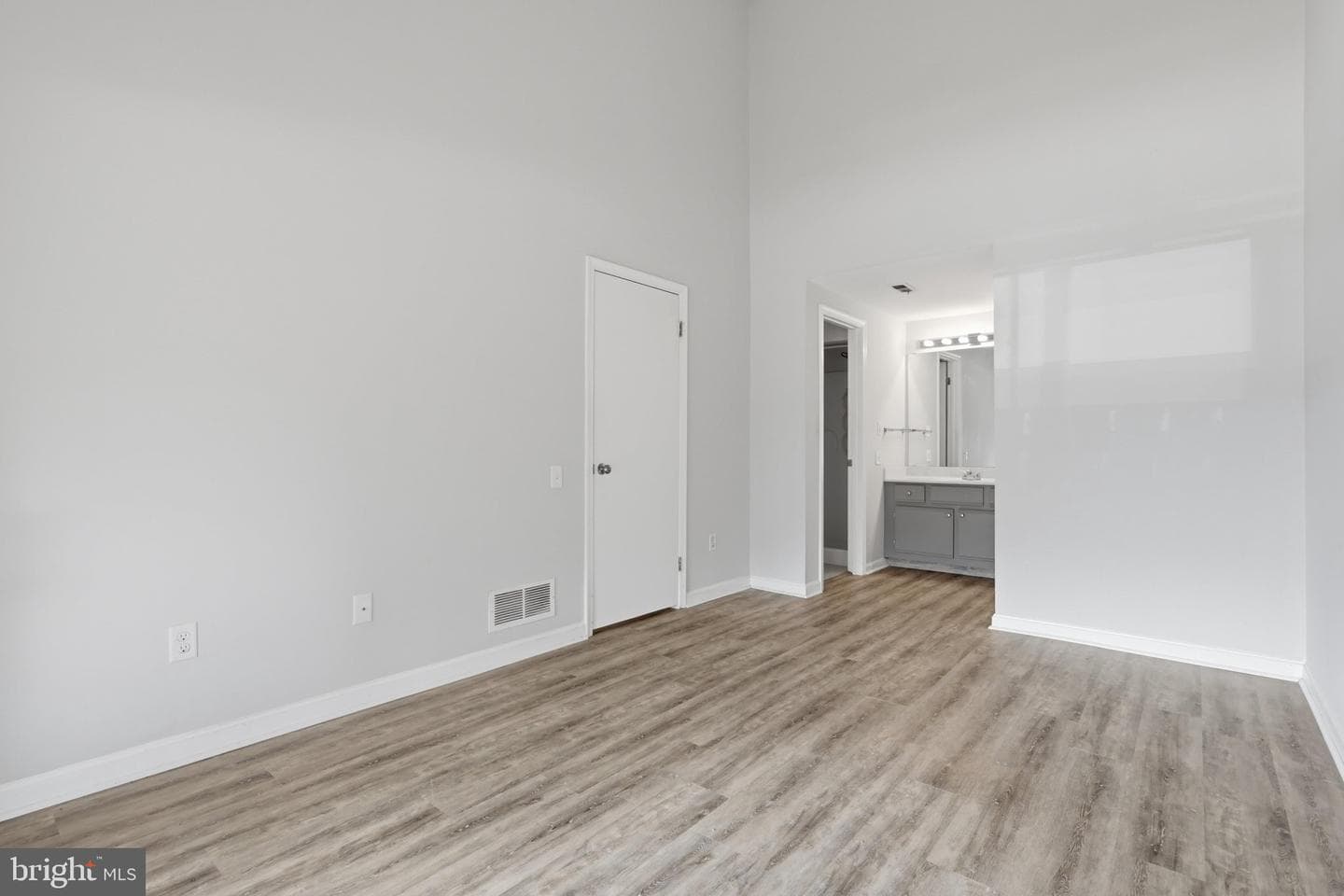 1508 Kensington Drive photo 15