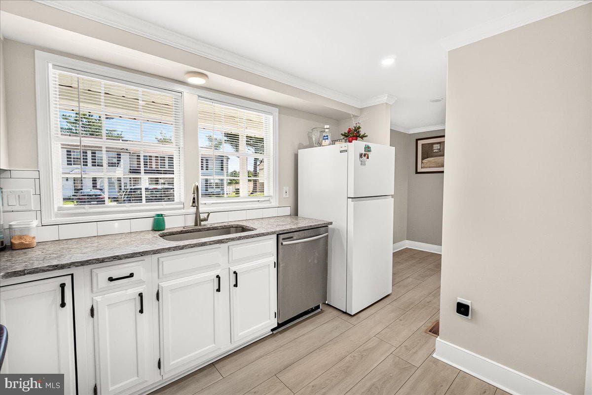1525 Iris Court photo 10