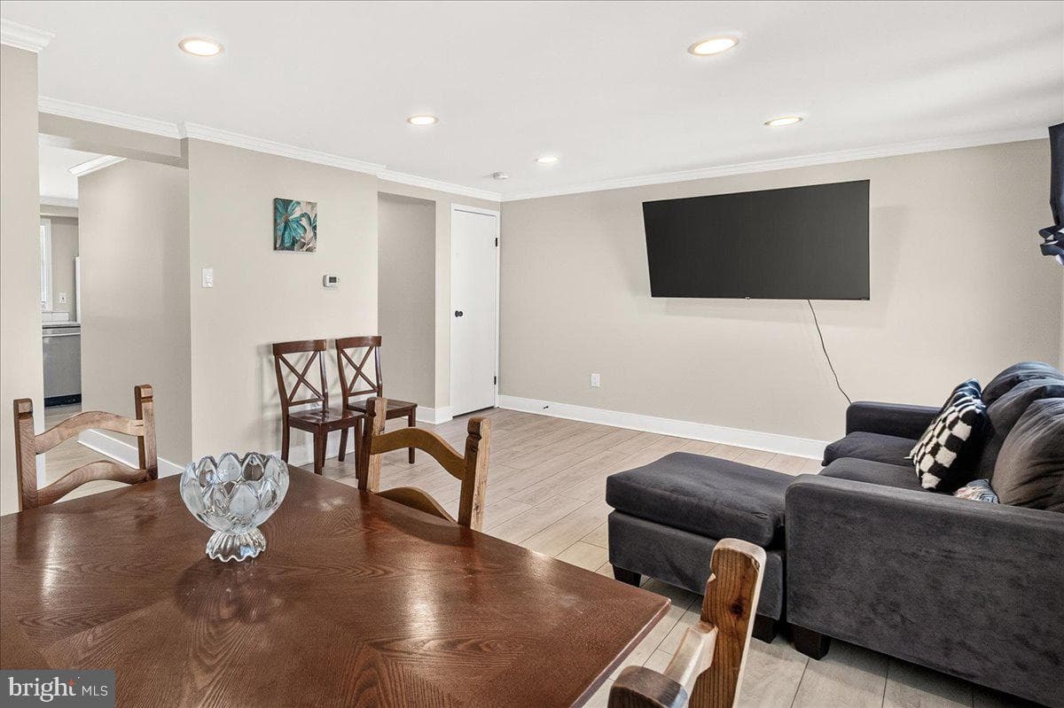 1525 Iris Court photo 14