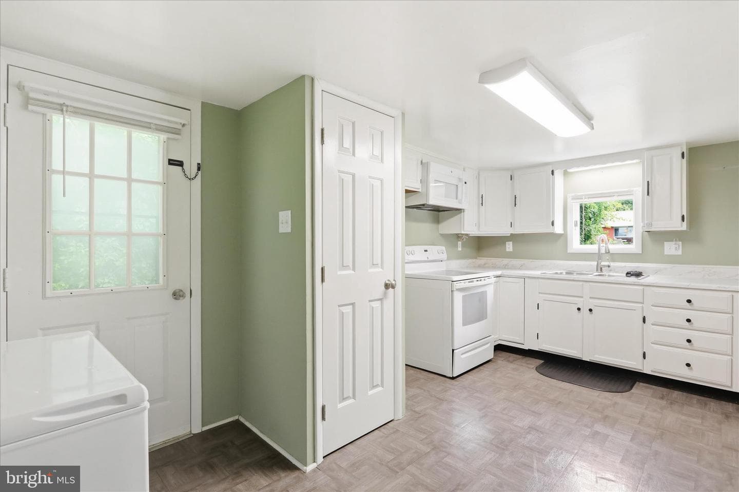 21434 Greenbrier Road photo 10