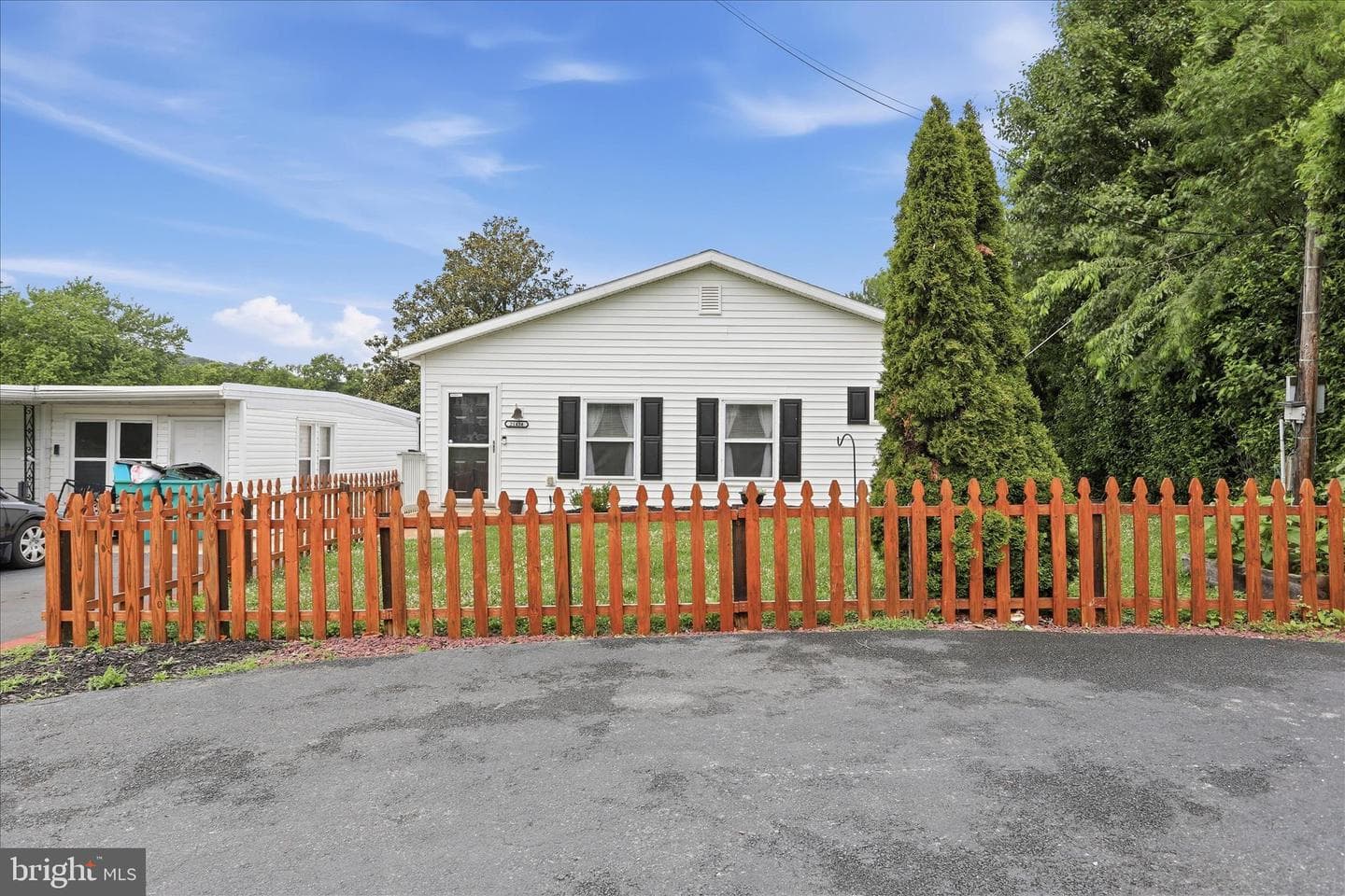 21434 Greenbrier Road photo 32