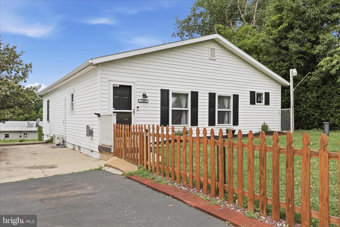 21434 Greenbrier Road photo 34