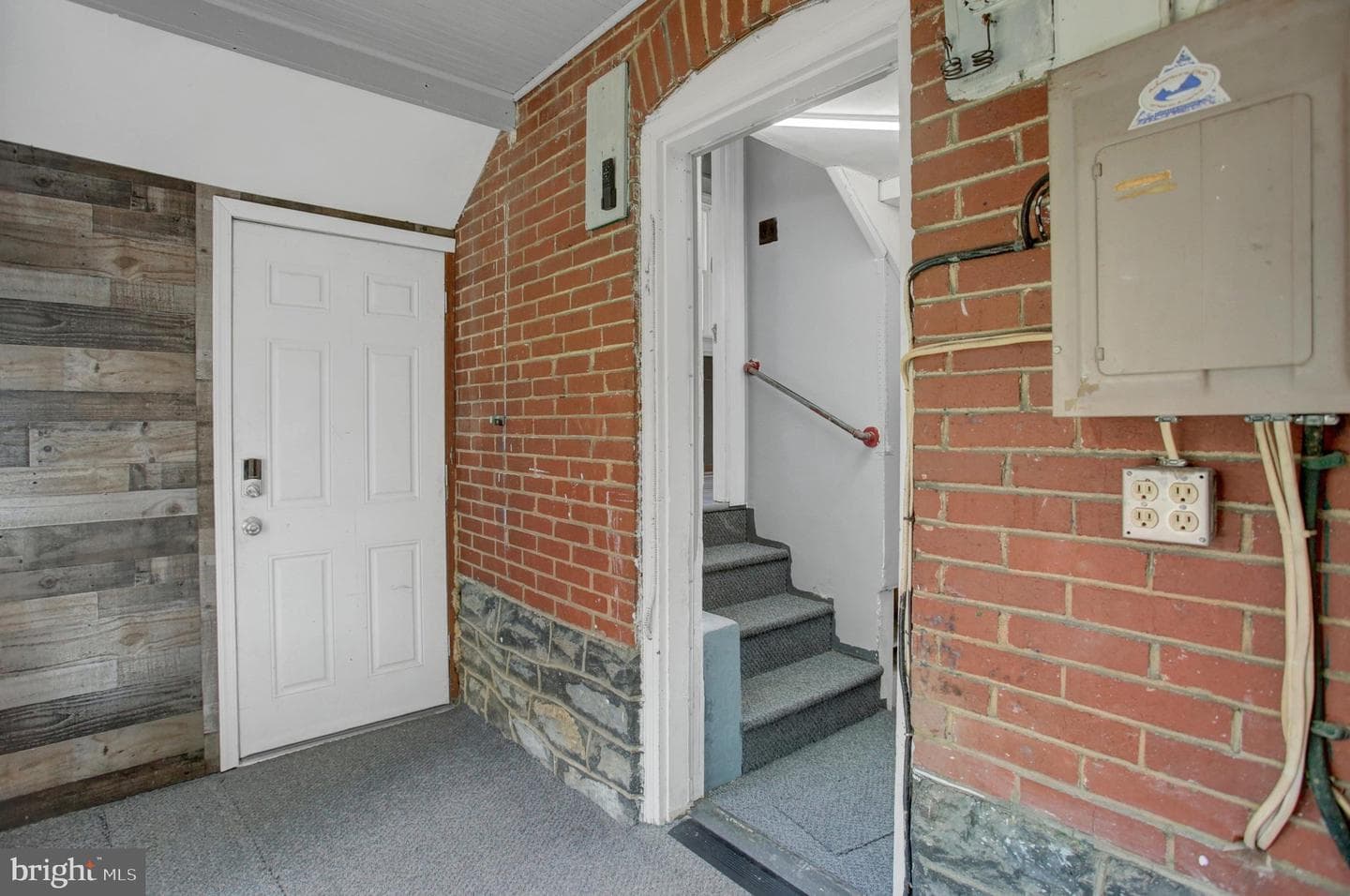 846 Guilford Avenue photo 16