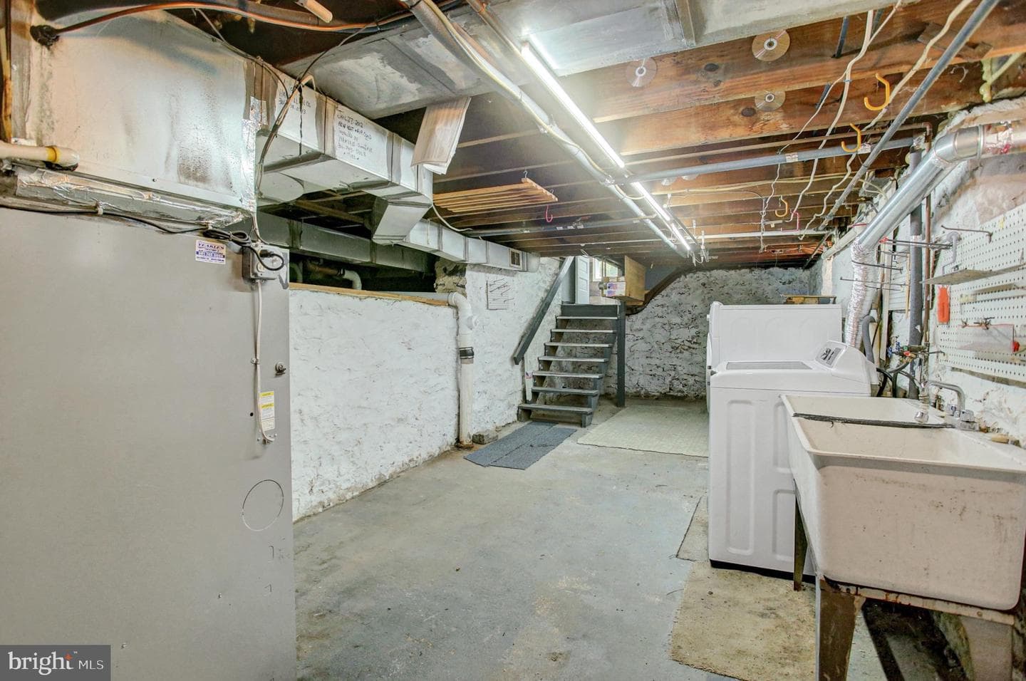 846 Guilford Avenue photo 32