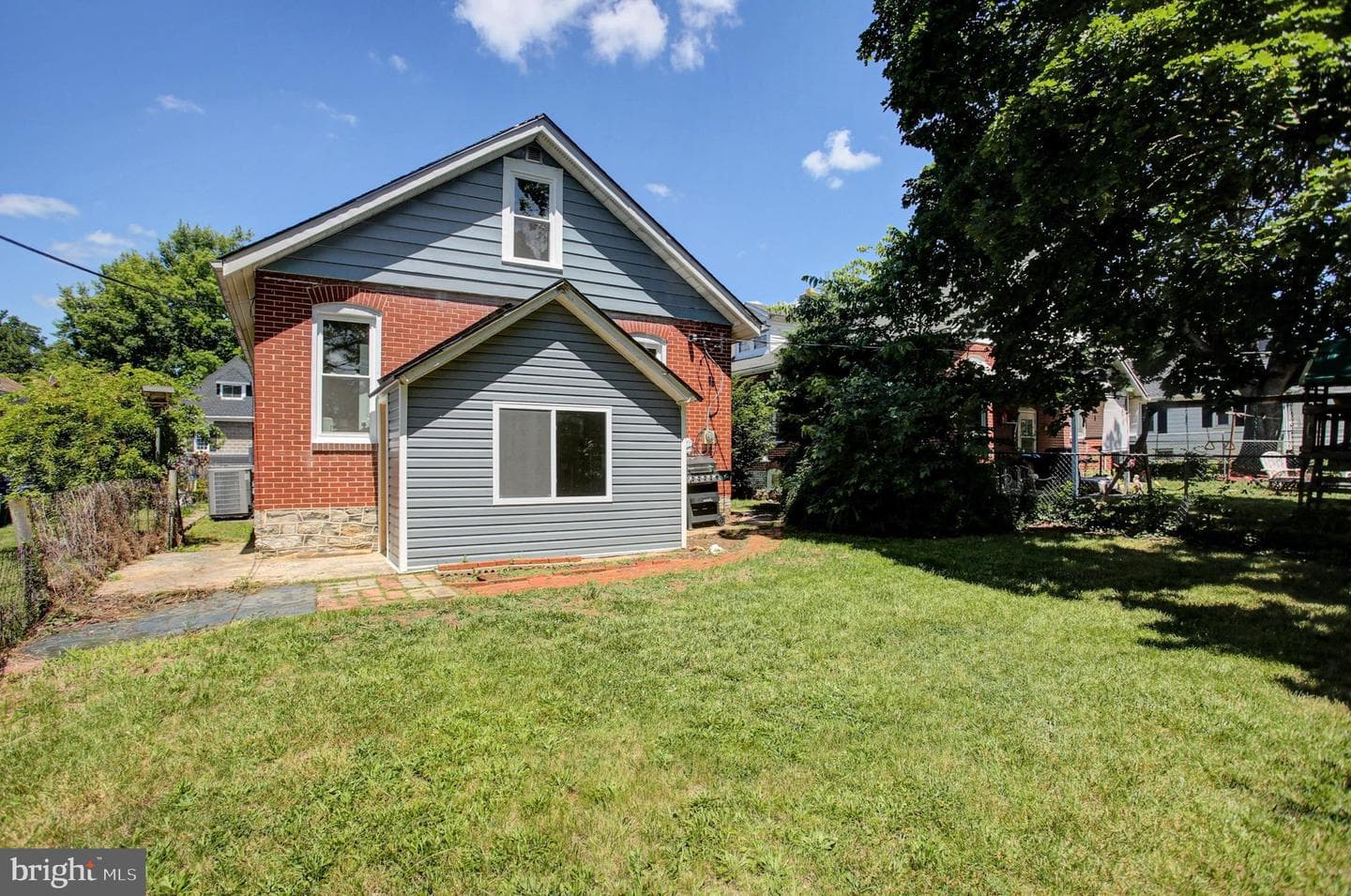 846 Guilford Avenue photo 38