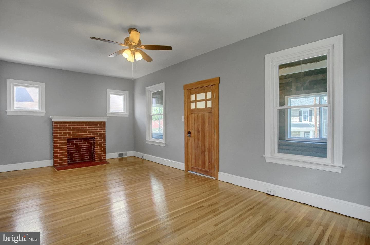 846 Guilford Avenue photo 7