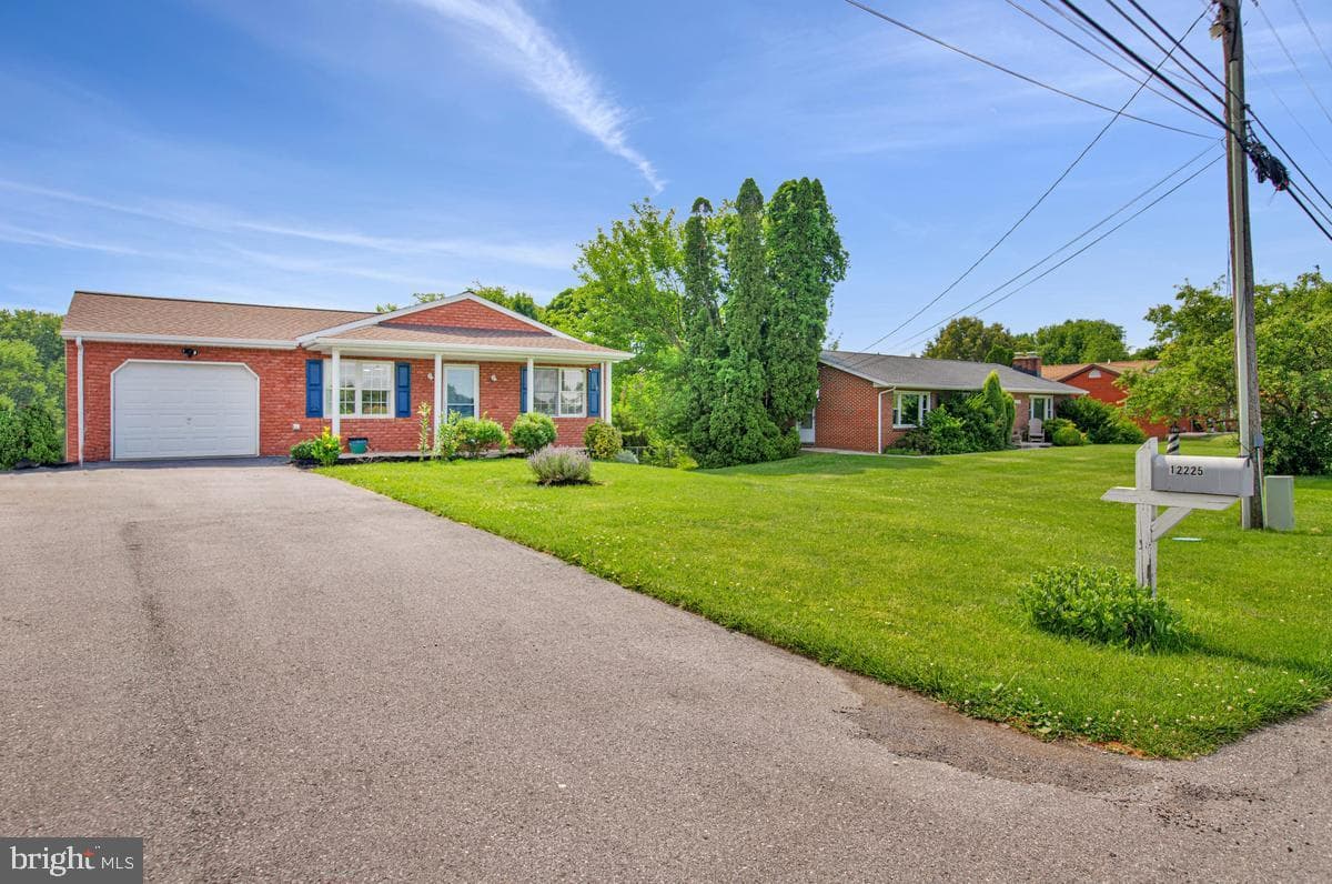 12225 W Lawn Lane, Hagerstown