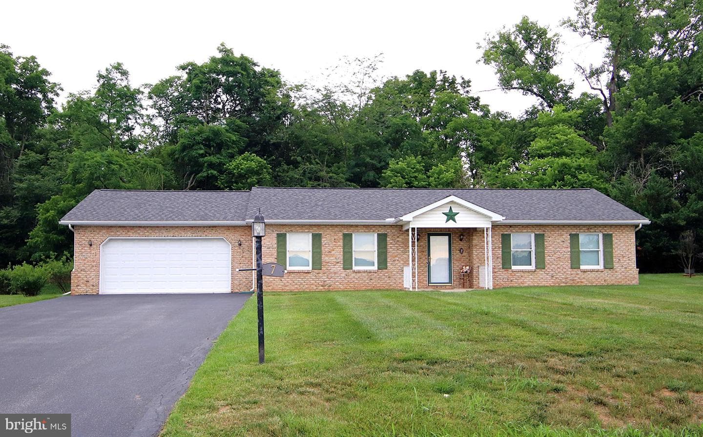7 Plantation Drive, Hagerstown