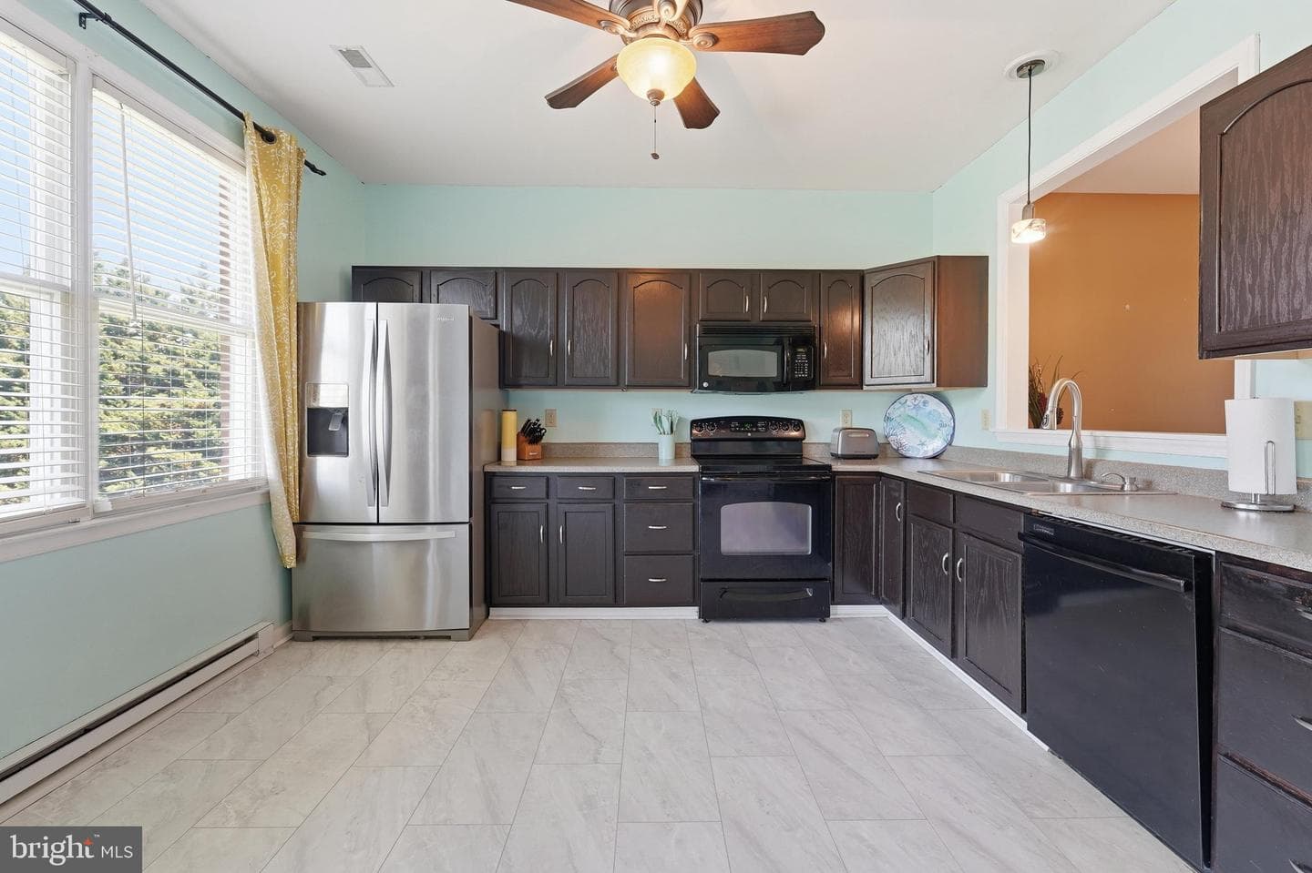 547 Pangborn Boulevard photo 12