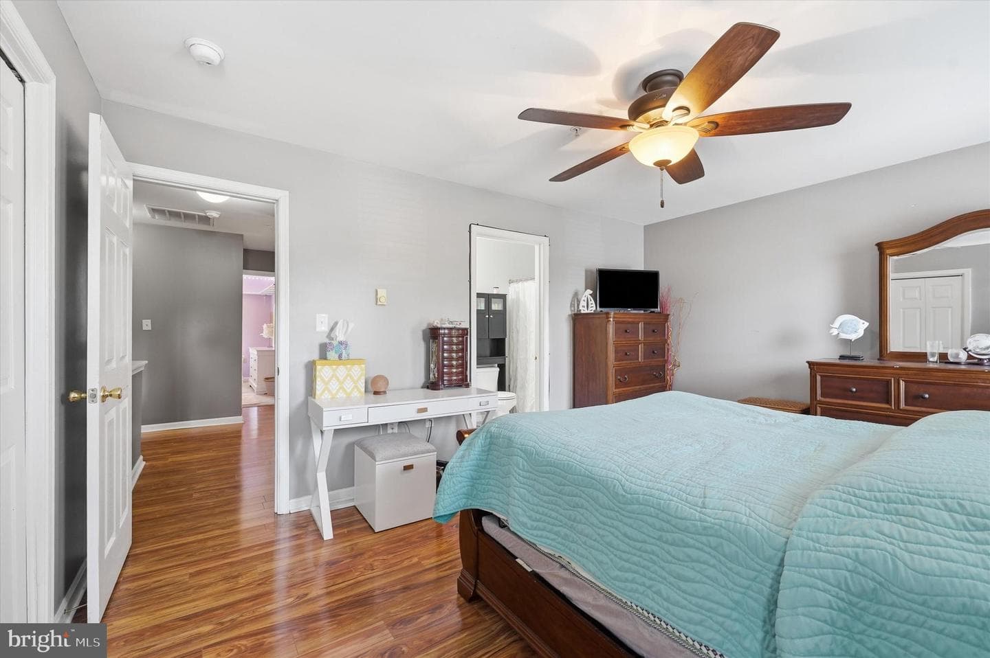 547 Pangborn Boulevard photo 16