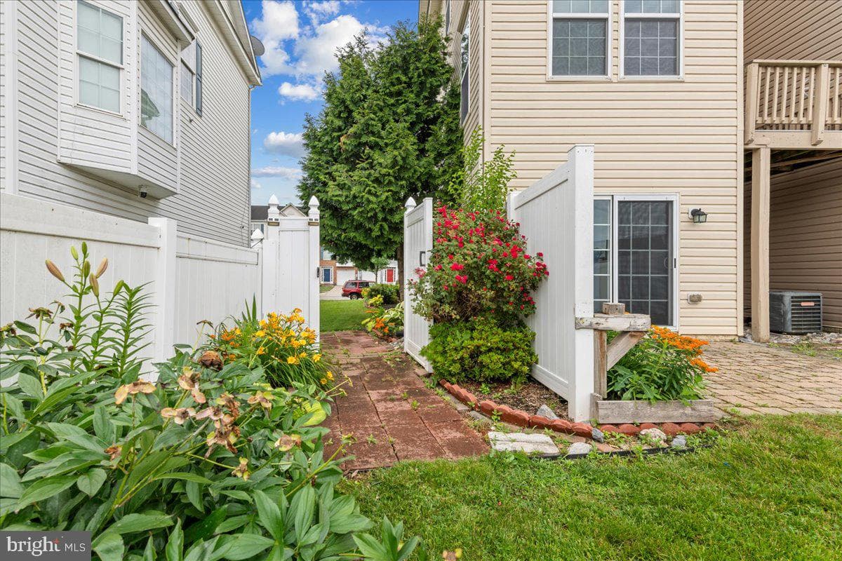 12921 Yellow Jacket Road photo 40