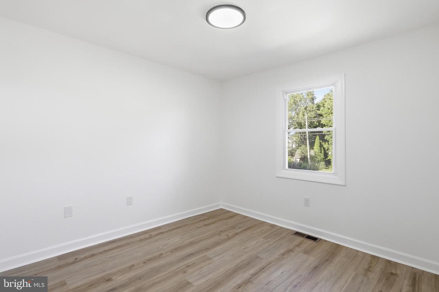 920 Linwood Road photo 19