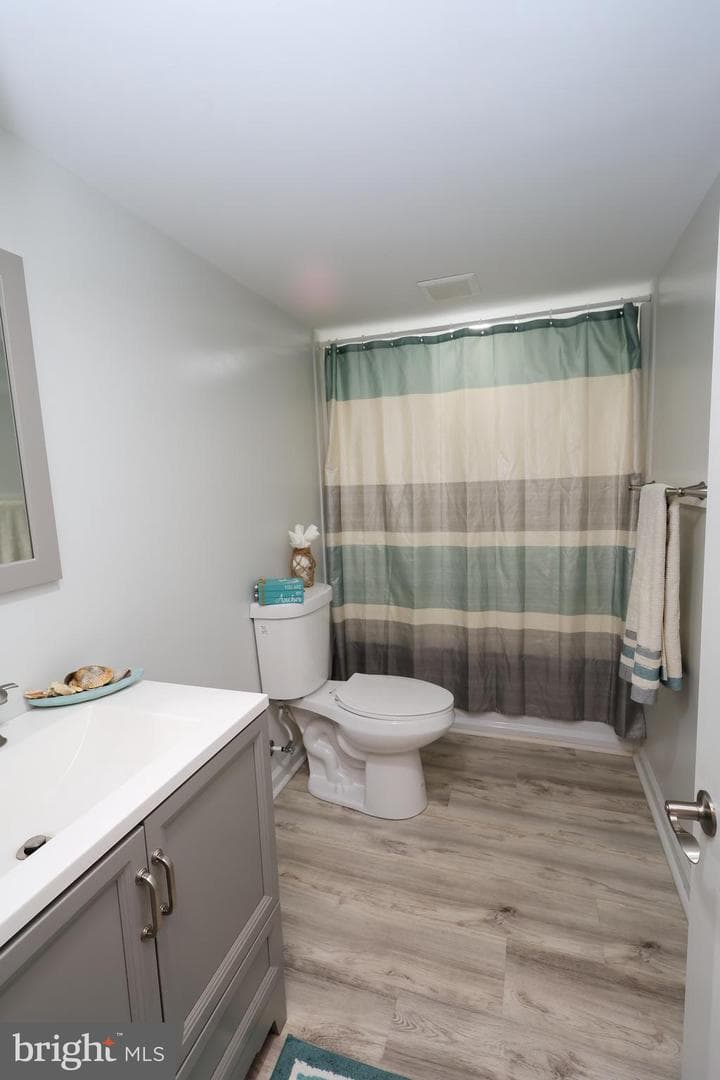 824 Armstrong Avenue photo 35