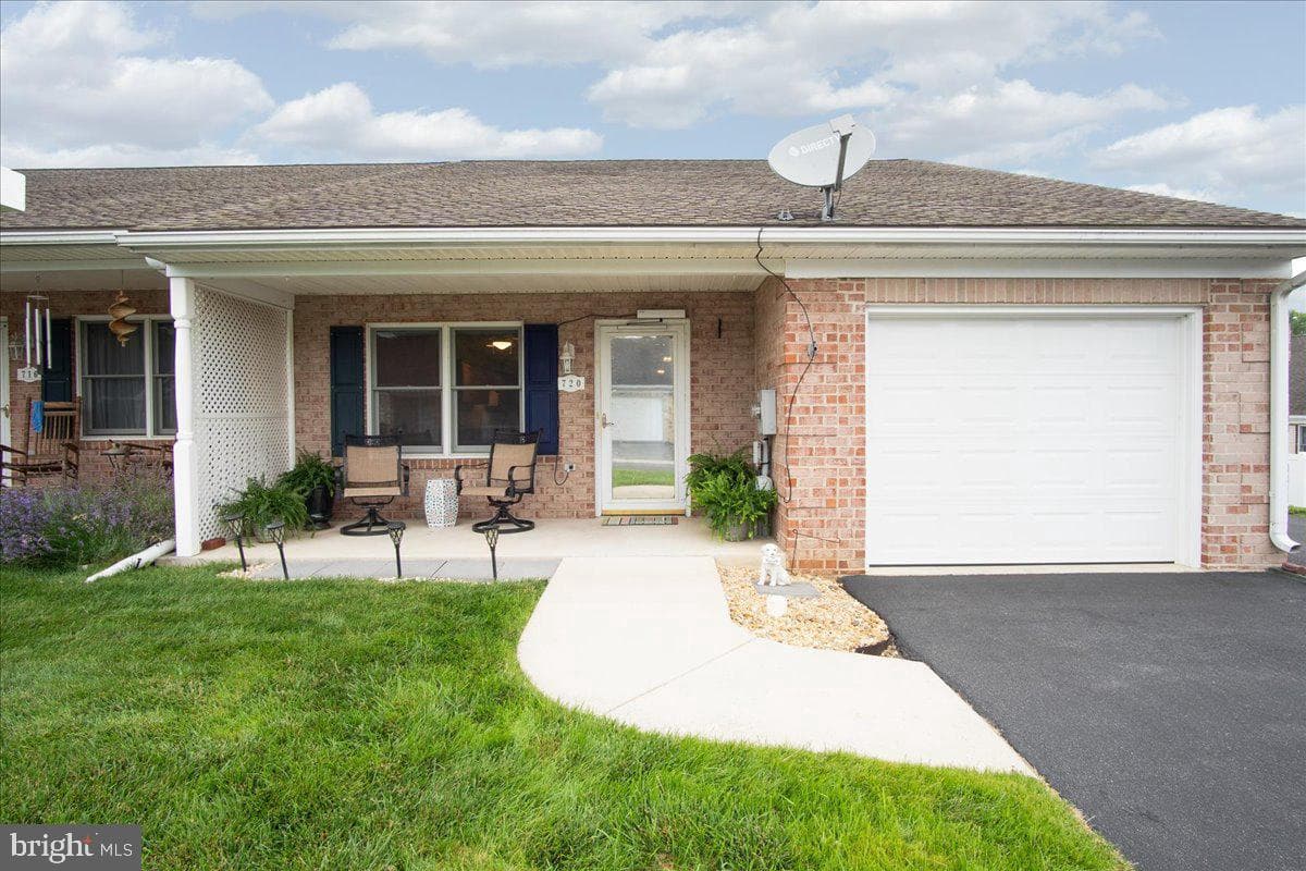 720 Naples Dr, Hagerstown