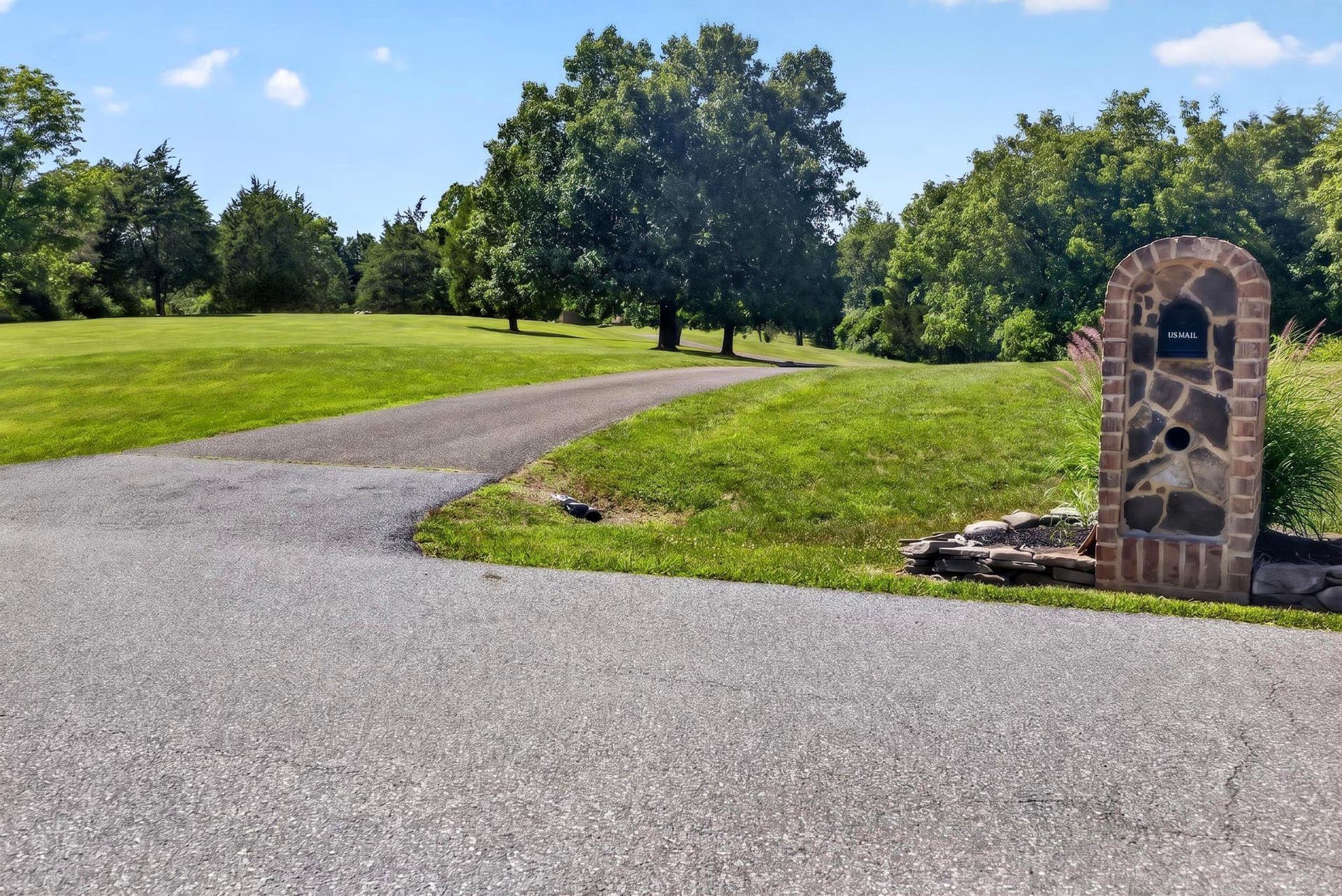 15920 River Bend Court photo 3