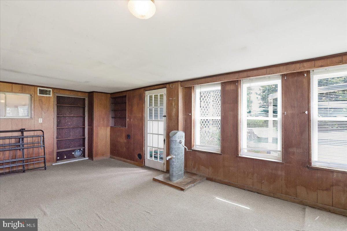 13844 Clear Spring Rd photo 3