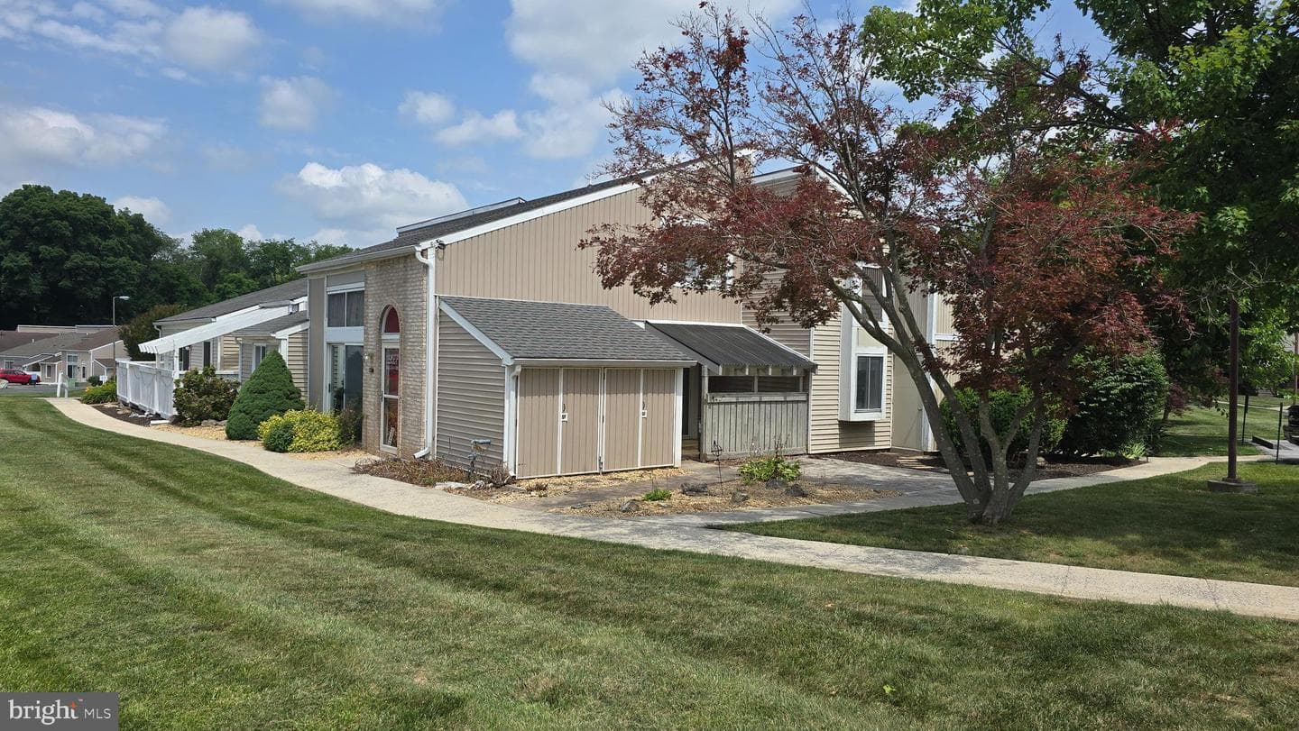 1500 Kensington Drive photo 2