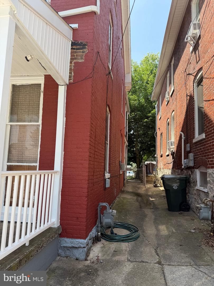 903 W Washington Street photo 4