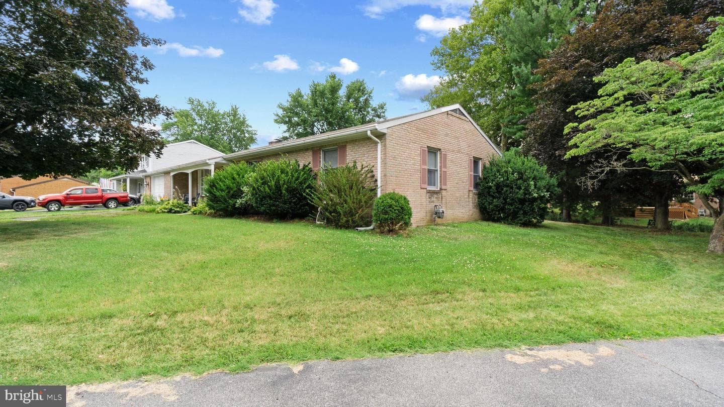 309 Kingswood Terrace photo 4