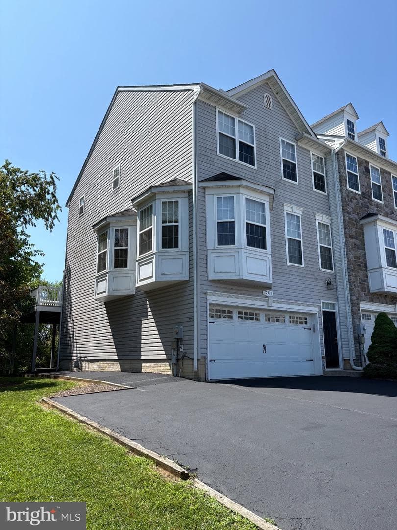 10325 Lantern Lane photo 1