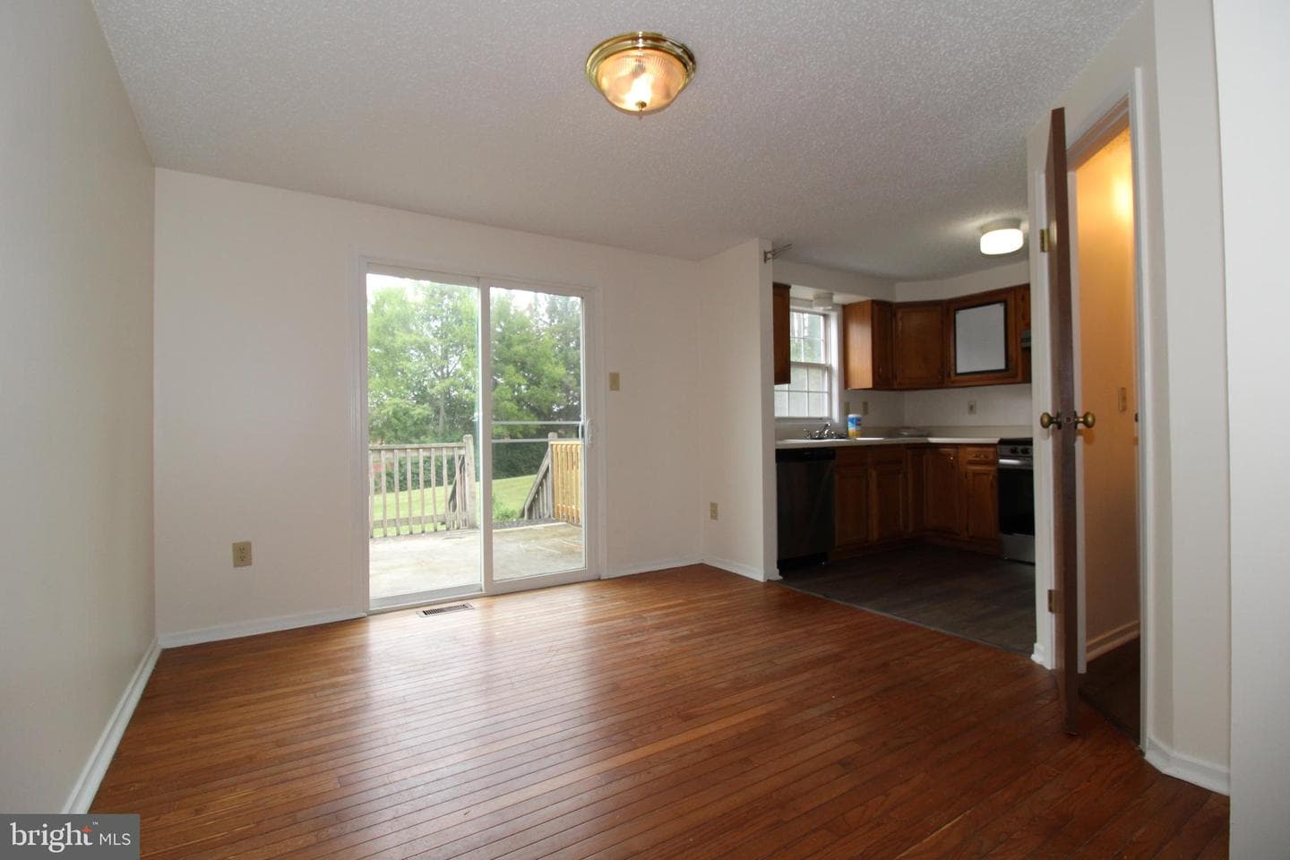 1524 Violet Drive photo 4