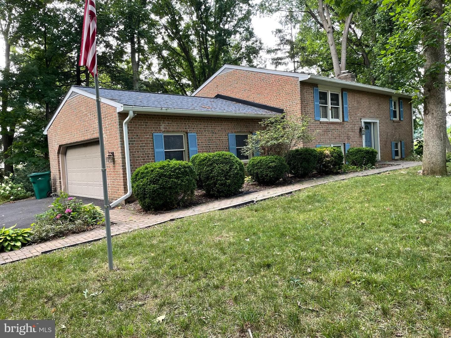 18309 Woodside Drive photo 1