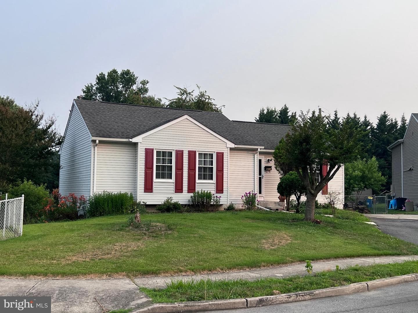 1230 Pinecrest Avenue photo 2