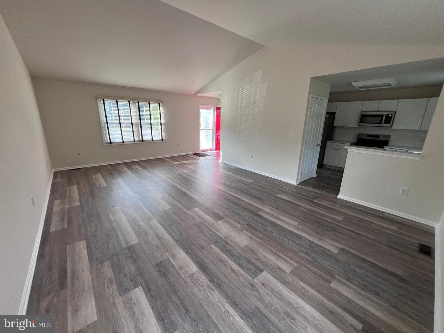 1230 Pinecrest Avenue photo 5