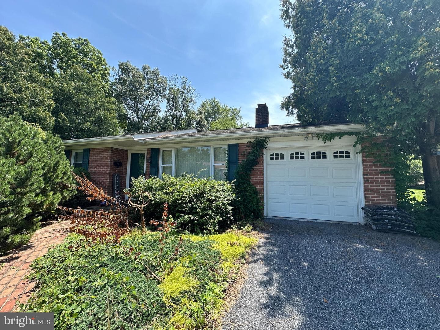 18529 Sherbrooke Drive photo 2
