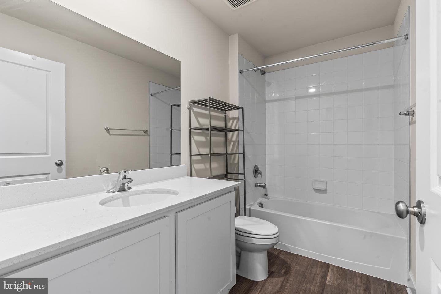 672 Armstrong Avenue photo 18