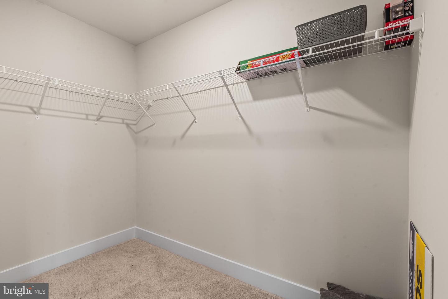 672 Armstrong Avenue photo 26