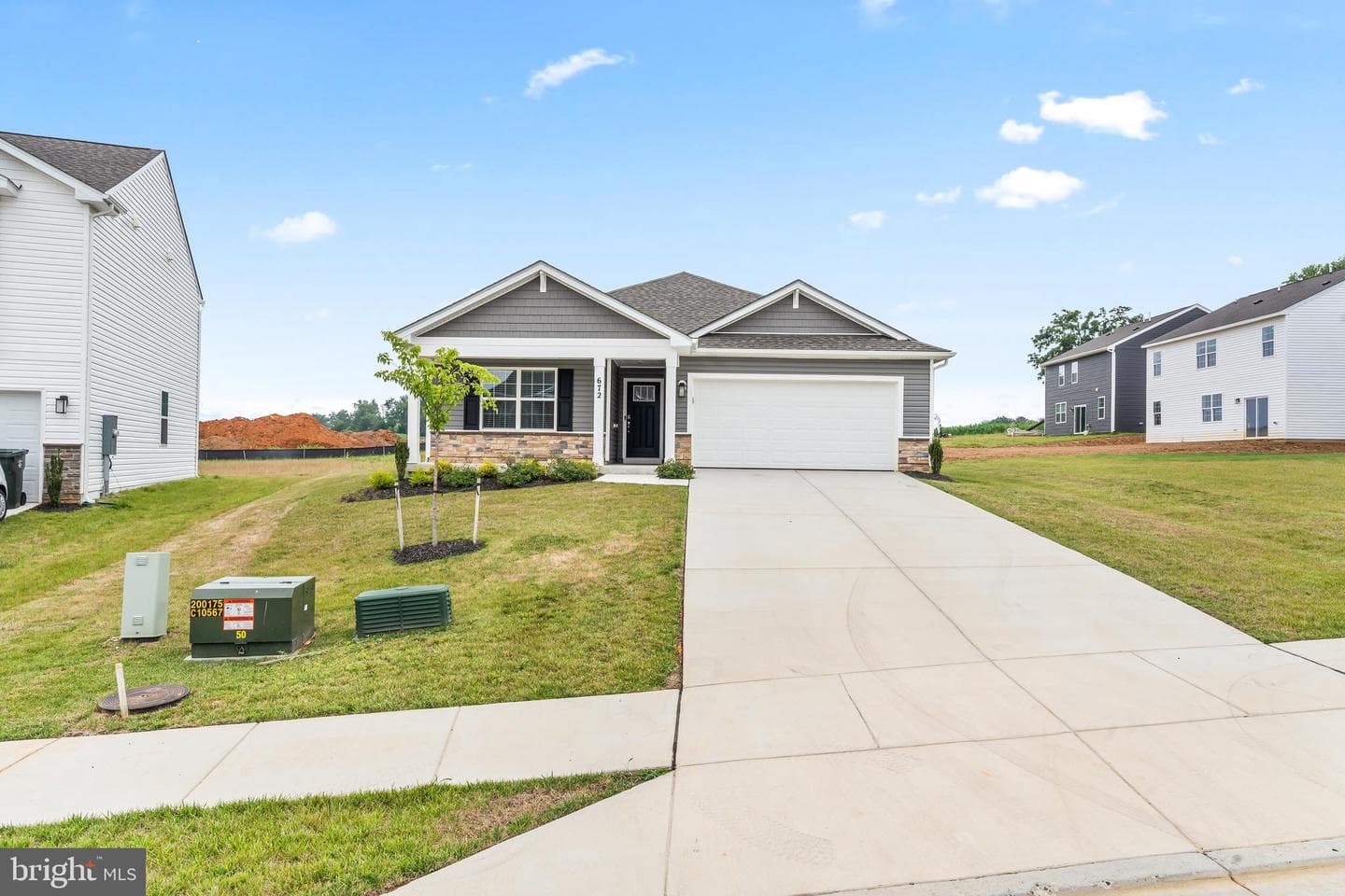 672 Armstrong Avenue photo 4