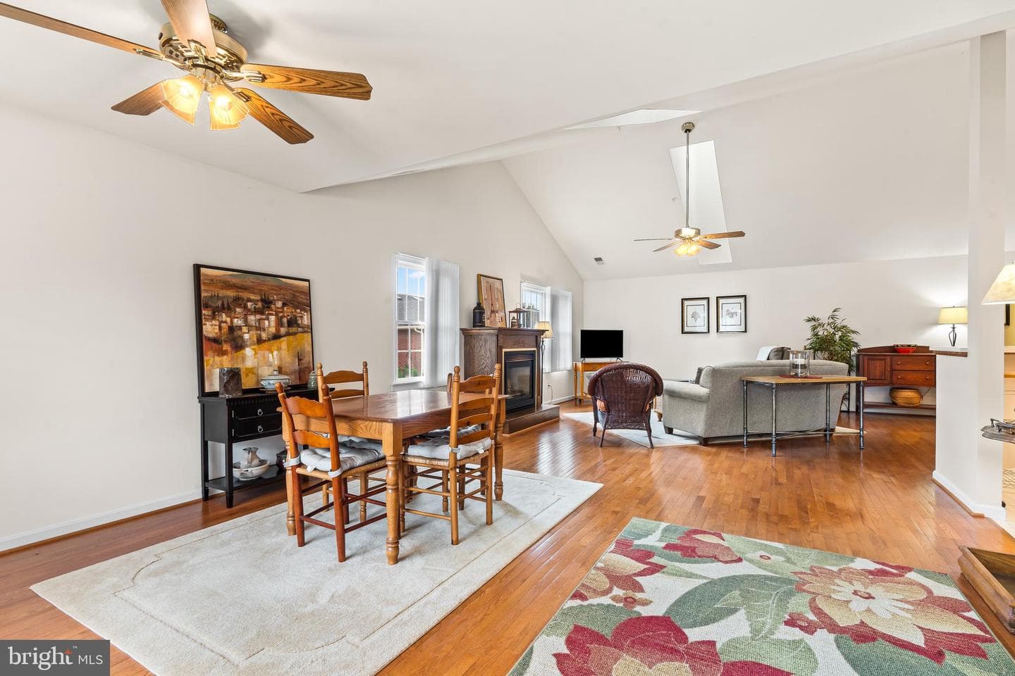121 Chantilly Court photo 3