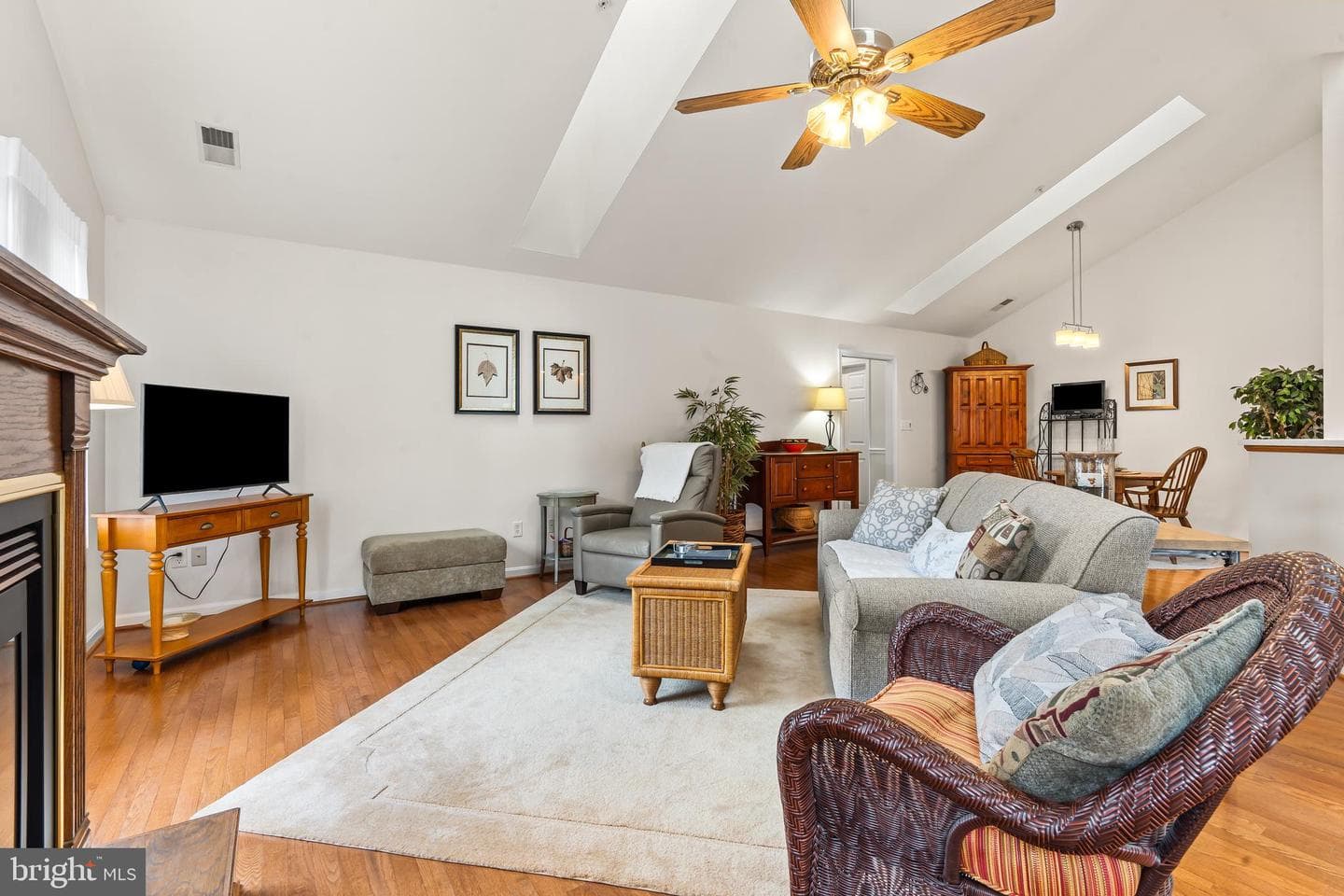 121 Chantilly Court photo 6