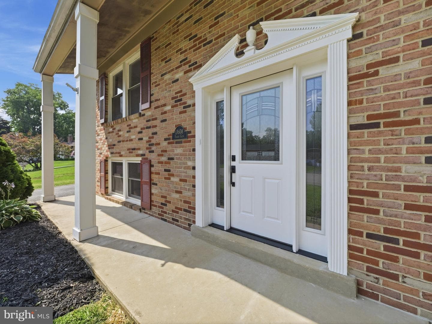 17608 Forest Glen Circle photo 5