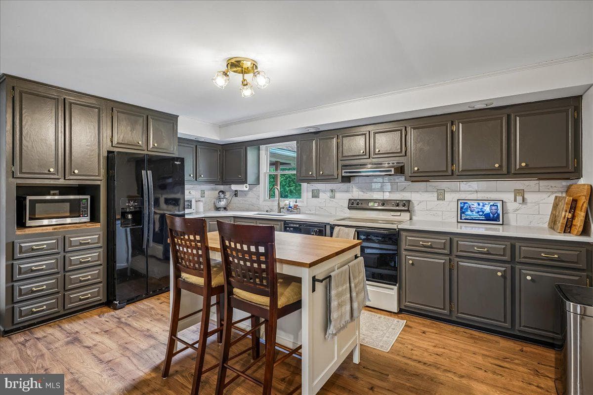 4444 Mills Road photo 8