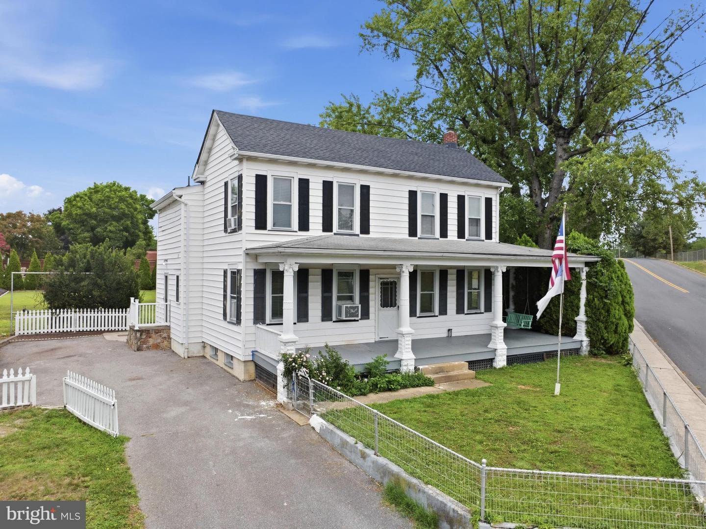 1043 Spruce Street photo 2